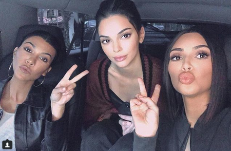 Kim Kardashian Dilarang Selfie Oleh Dokternya, Gara-gara Apa?