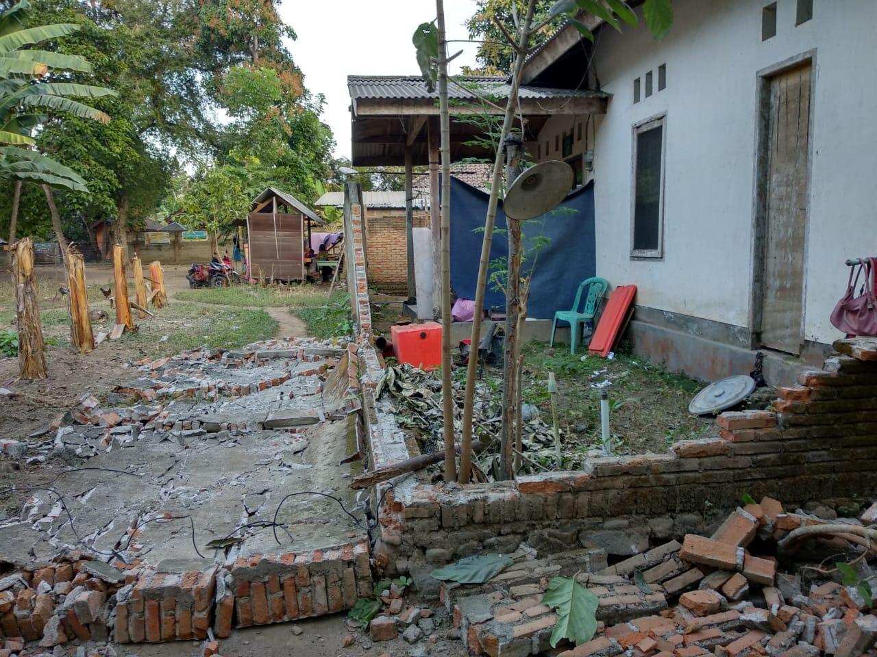 Hidup Berdampingan Dengan Tsunami