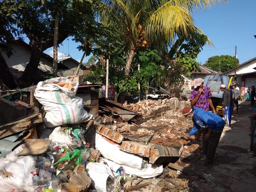 Hidup Berdampingan Dengan Tsunami