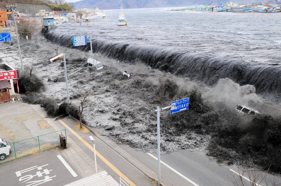 Hidup Berdampingan Dengan Tsunami