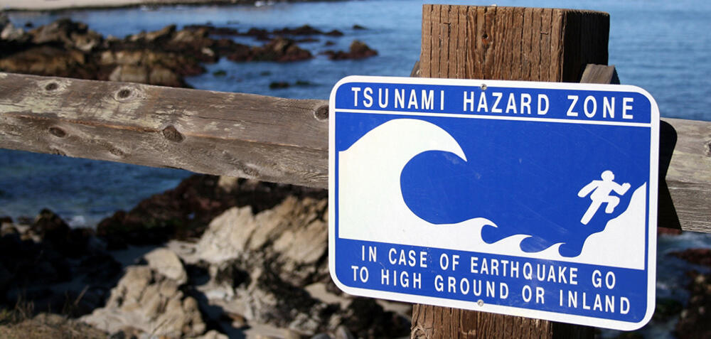 Hidup Berdampingan Dengan Tsunami