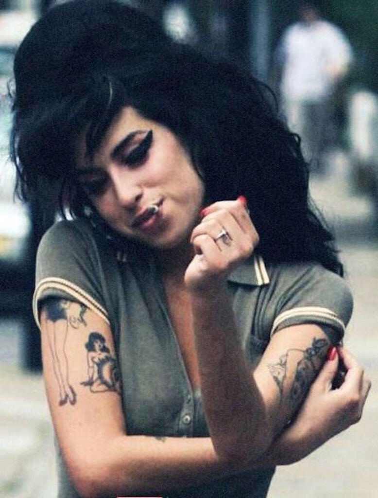 KISAH HIDUP : Amy Winehouse. Klasik, Bertalenta &amp; Kontroversial !!