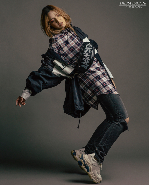 Gaya Nia Ramadhani Pakai Kemeja Koran Rp15 Juta, Yay or Nay?