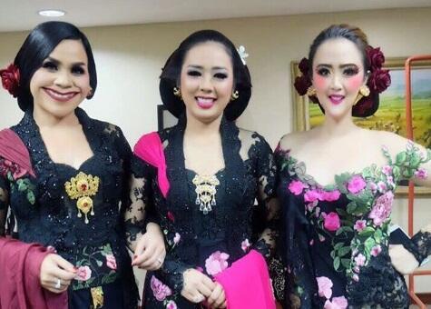 Julid Deh, Artis-artis Ini Edit Foto Seperti Beauty Blender: Nyindir Roy Kiyoshi Ya?