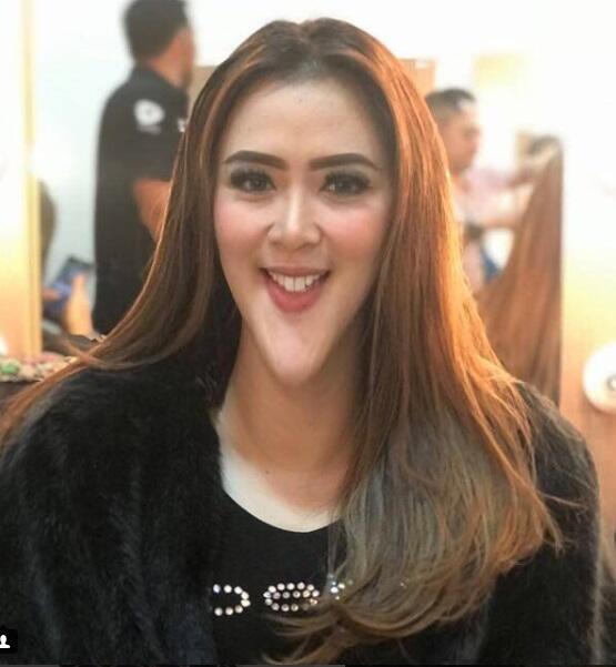 Julid Deh, Artis-artis Ini Edit Foto Seperti Beauty Blender: Nyindir Roy Kiyoshi Ya?
