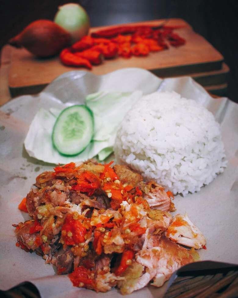 Huaah! 15 Tempat Makan Ini Punya Ayam Geprek Super Pedas