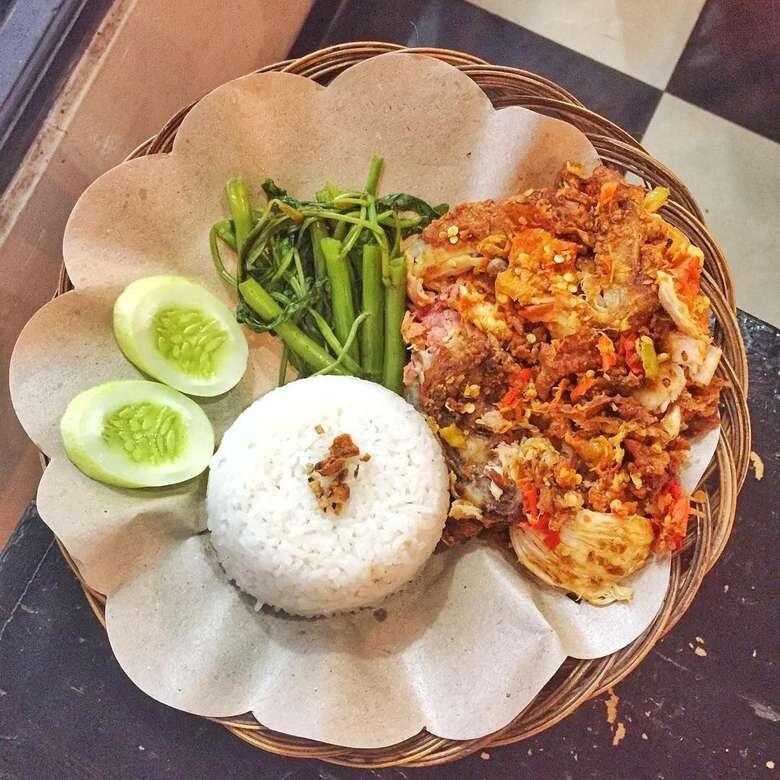 Huaah! 15 Tempat Makan Ini Punya Ayam Geprek Super Pedas