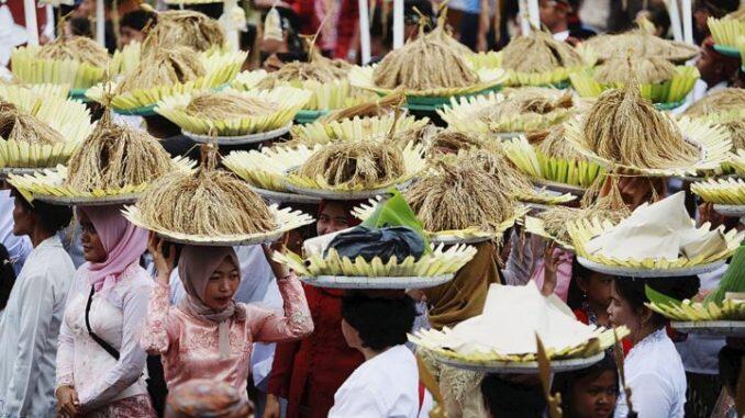 SEREN TAUN: Sekeping Surga dari Cigugur