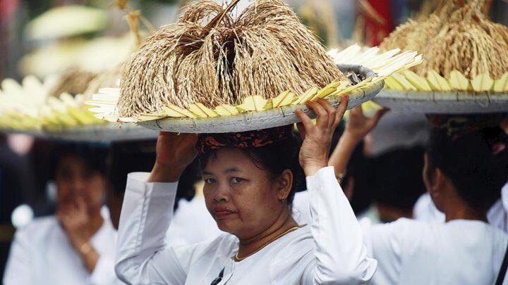 SEREN TAUN: Sekeping Surga dari Cigugur