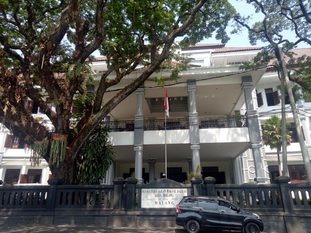 Soekarwo Sahkan SK Pelantikan 40 PAW DPRD Kota Malang