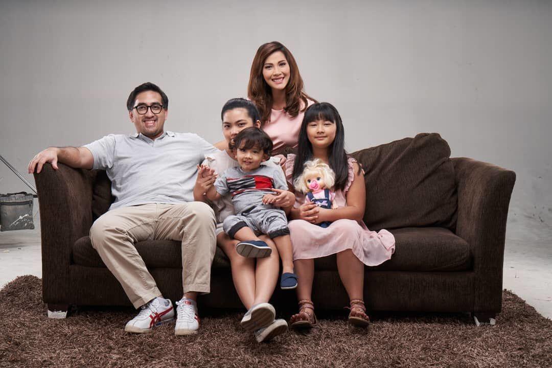 Hamil Anak ke-4, Ini 10 Potret Bahagia Keluarga Nadia Mulya