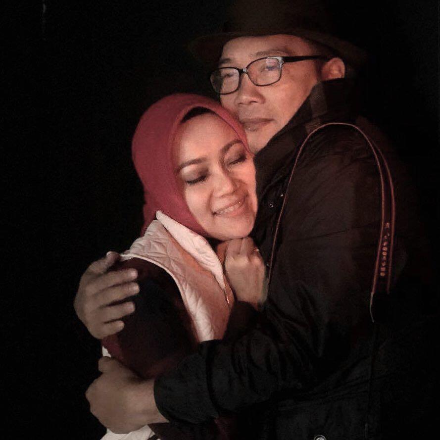 10 Momen Romantis Ridwan Kamil & Ibu Cinta yang Bikin Baper