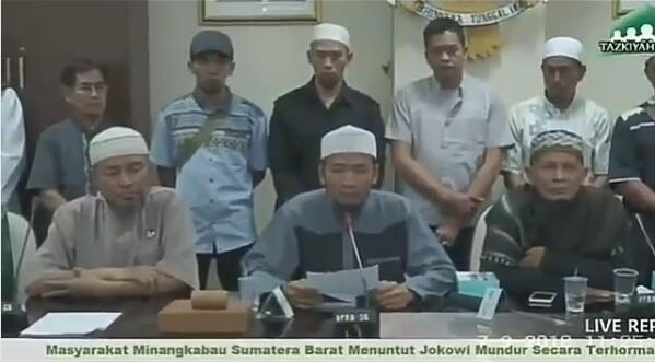 Perwakilan Gabungan Ormas Islam Sumbar Menuntut Jokowi Mundur

