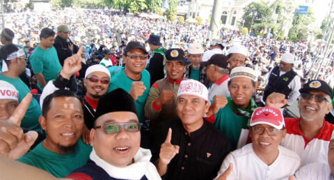 Sempat Dilarang, Aksi #2019GantiPresiden Tanpa Atribut Meriah di Solo