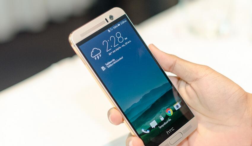 10 Smartphone dengan Layar Anti Retak Terbaik Buat Para Petualang Sejati!