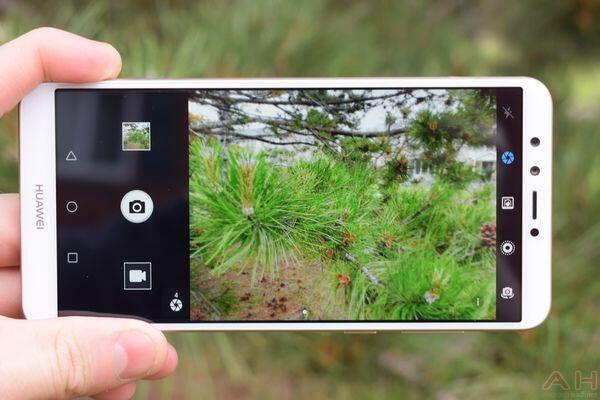 Huawei Y9 2018, Ponsel Menarik dengan Harga Ciamik