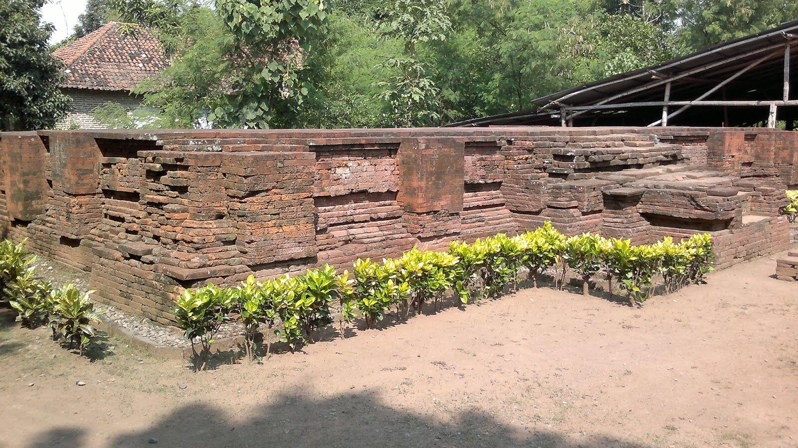 Wisata Sambil Belajar Sejarah? Kunjungi 7 Candi di Mojokerto Ini