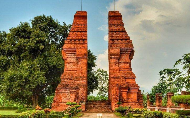 Wisata Sambil Belajar Sejarah? Kunjungi 7 Candi di Mojokerto Ini