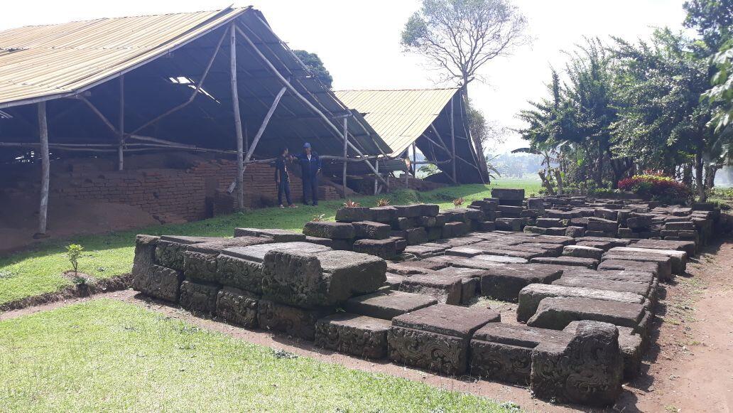 Wisata Sambil Belajar Sejarah? Kunjungi 7 Candi di Mojokerto Ini