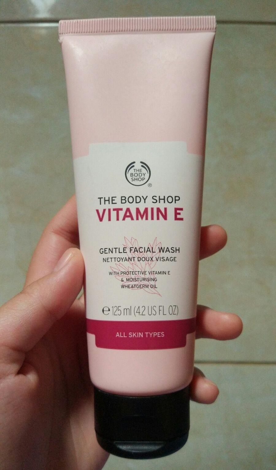 5 Facial Cleanser Drug Store, Mulai dari Rp16 Ribu Aja Nih!