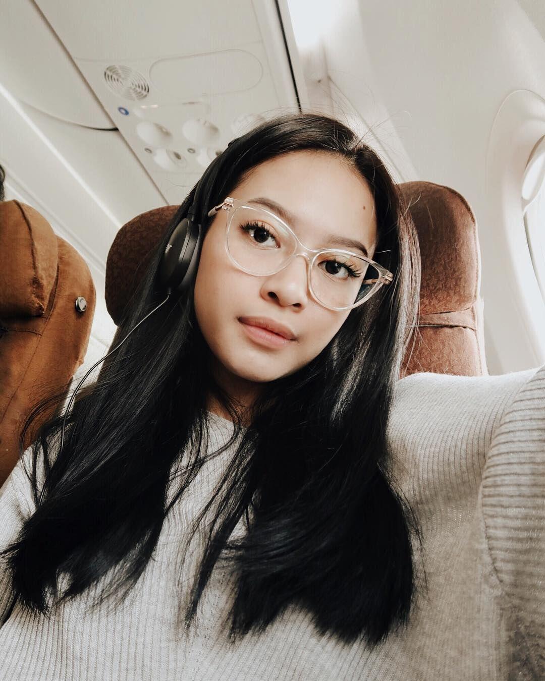 10 Potret Memesona Hanggini dari Host Koki Cilik Hingga Penyanyi