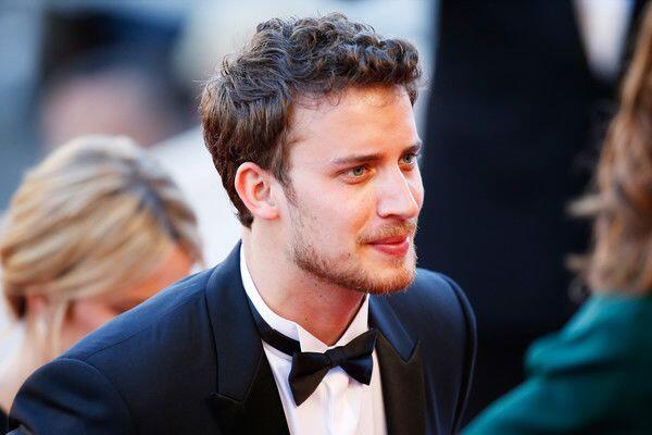 Kenalkan Jonas Bloquet, Cowok Tampan Pemeran "Frenchie" di The Nun
