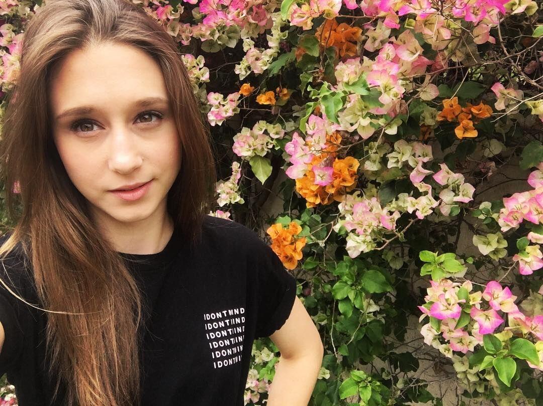 10 Potret Memesona Taissa Farmiga, Sosok Suster Irene di Film The Nun