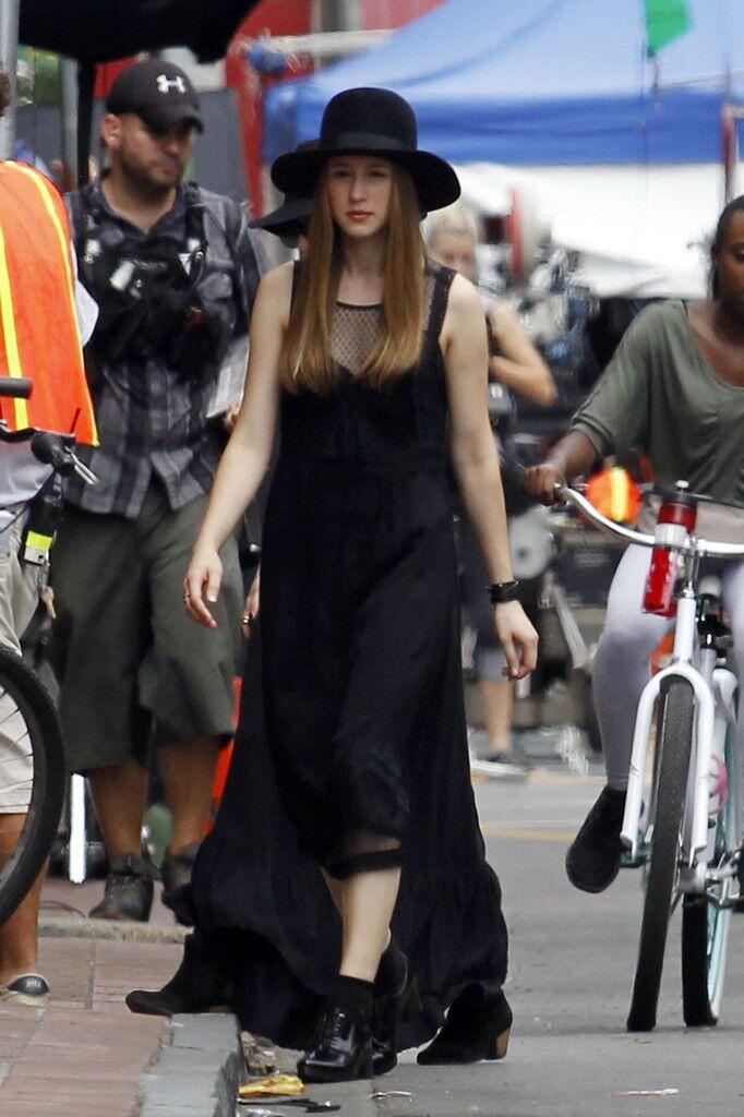 10 Inspirasi Style Taissa Farmiga "The Nun", Anggun Menawan!