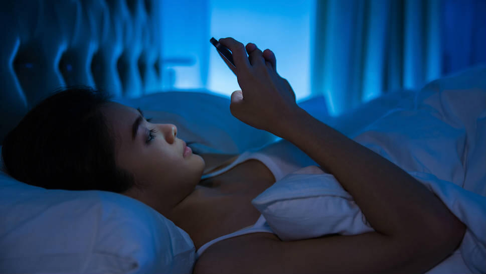 Jangan Main Smartphone Sebelum Tidur, Kalau Gak Mau Hal ini Terjadi Padamu