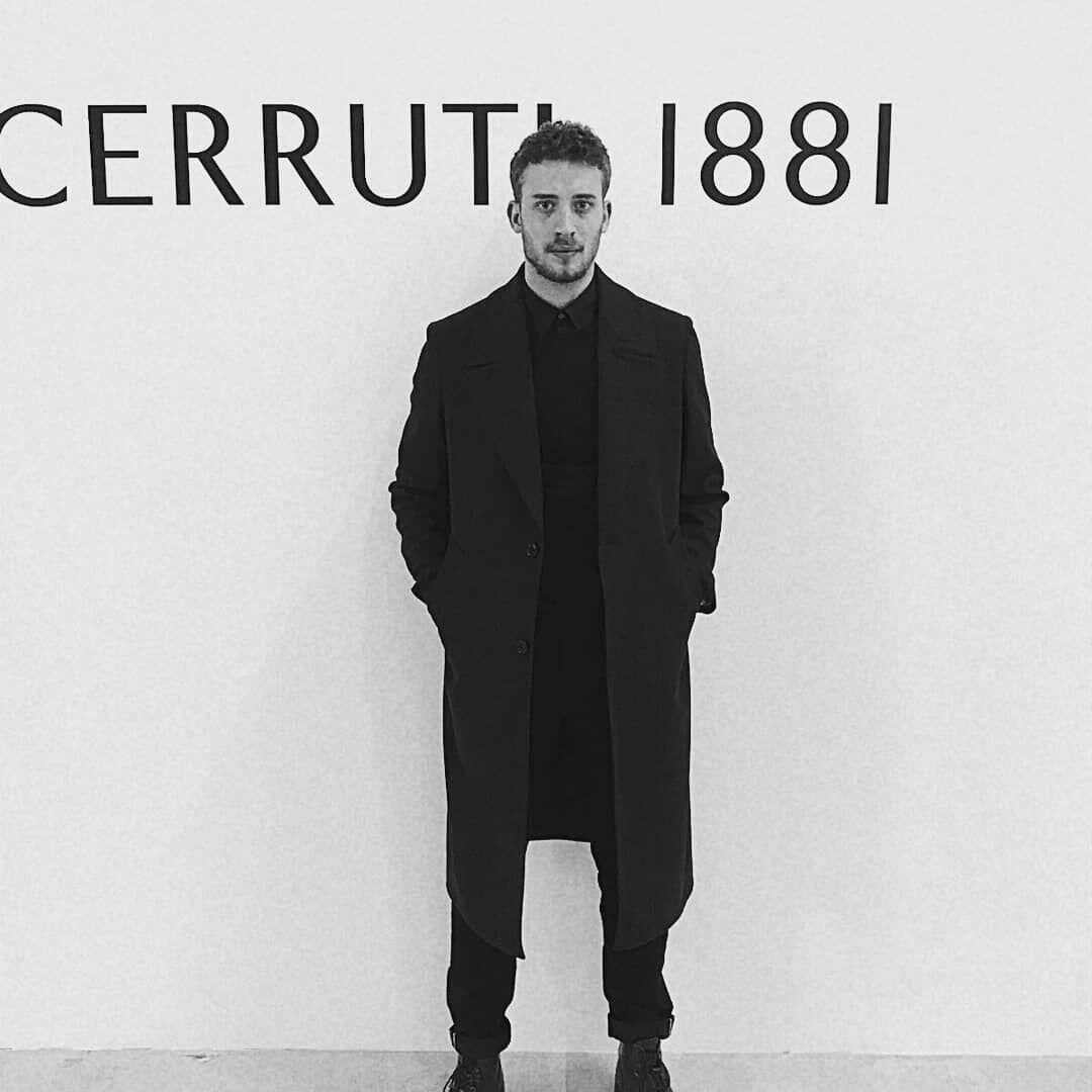10 Potret Jonas Bloquet, Aktor Gagah Pemeran Frenchie dalam The Nun