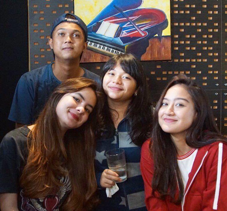 10 Potret Persahabatan Salshabilla dan Amel Carla, Gemas Banget!