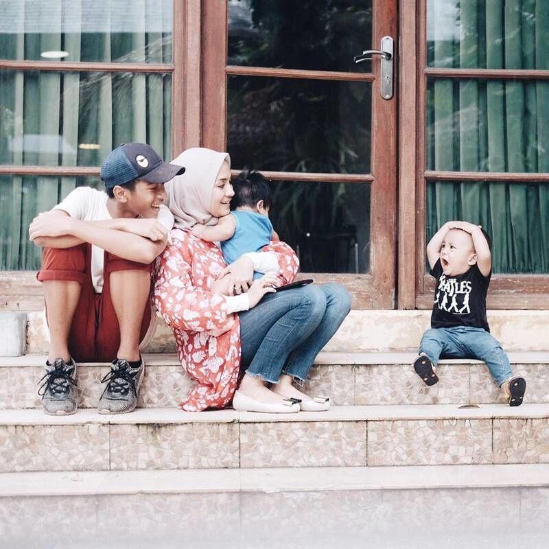 Punya Banyak Anak, Intip 10 Momen Seru Keluarga Enno Lerian