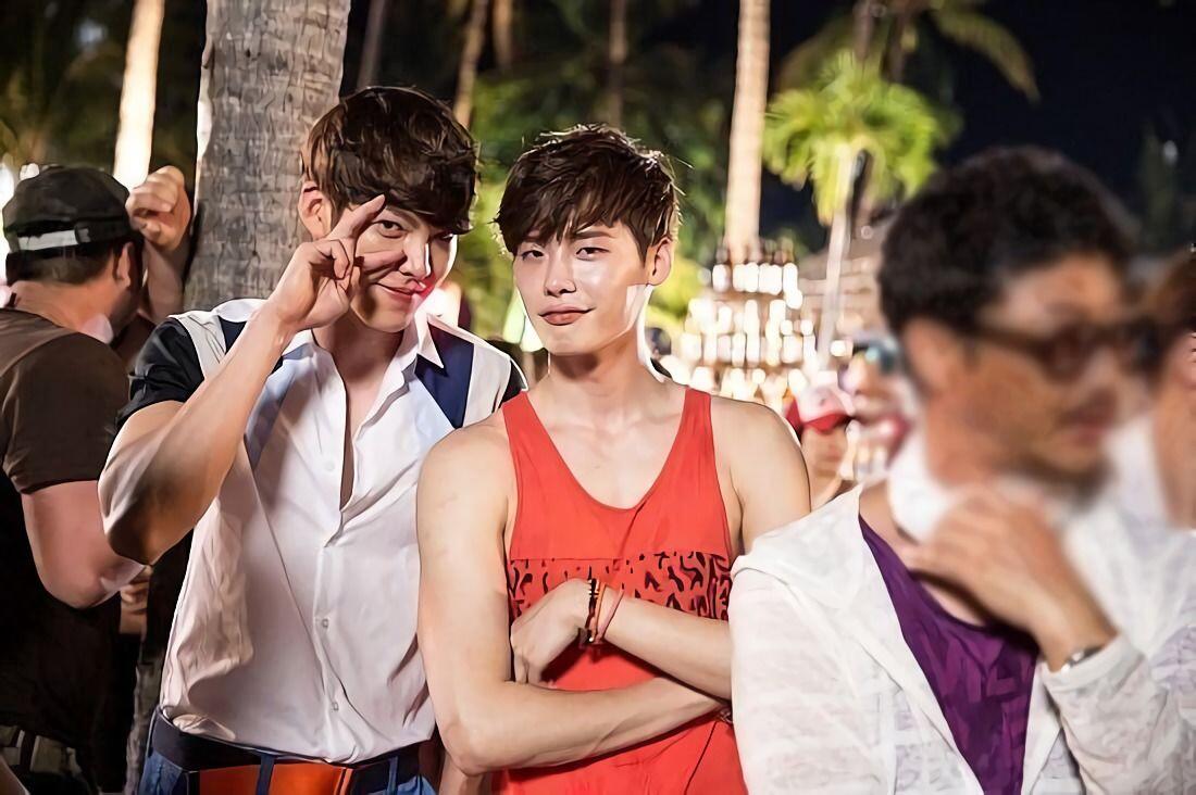 10 Potret Bromance Lee Jong Suk & Kim Woo Bin yang Erat, So Sweet!