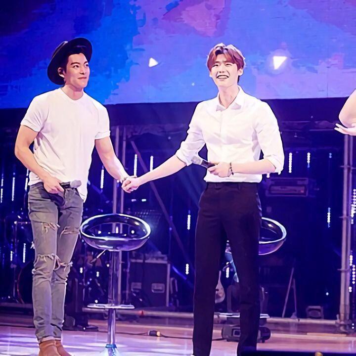 10 Potret Bromance Lee Jong Suk & Kim Woo Bin yang Erat, So Sweet!