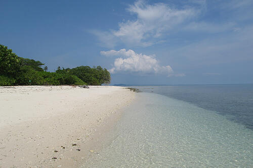 7 Pulau Terluar Indonesia: Jarang Dilirik, tapi Pesonanya Mendunia