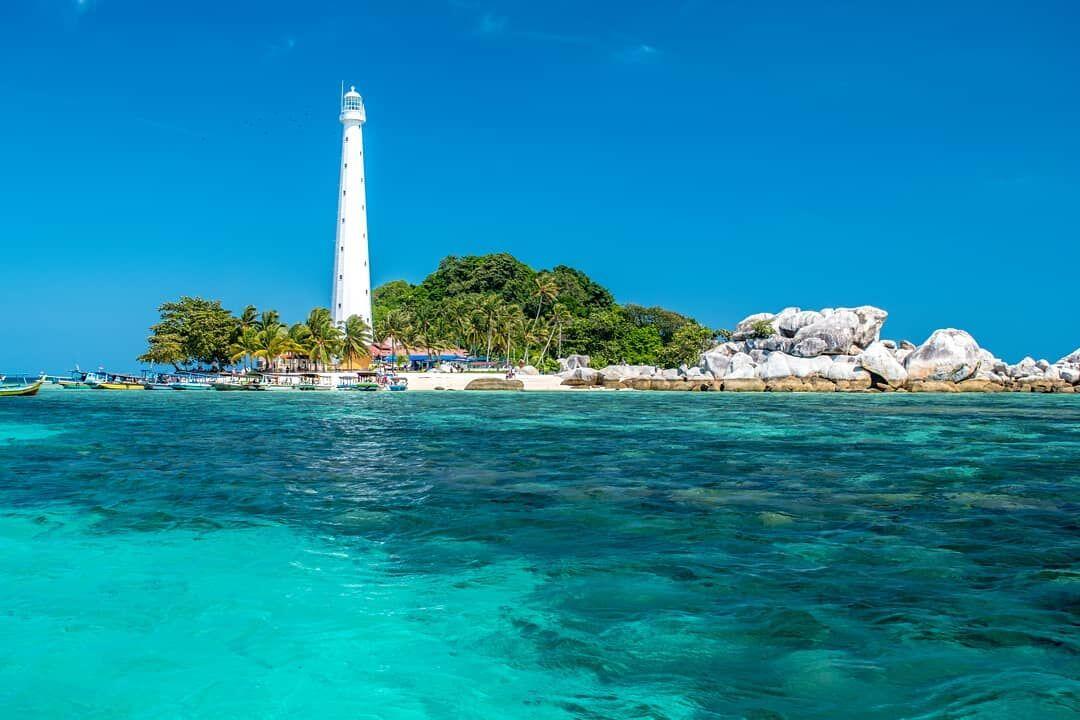 12 Pulau Cantik di Indonesia yang Wajib Banget Kamu Datangi