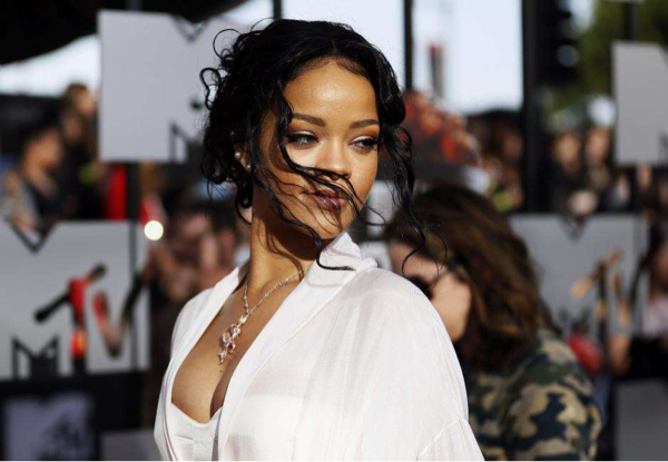 Weh, Rihanna Percantik Alis Pakai Sabun Batang