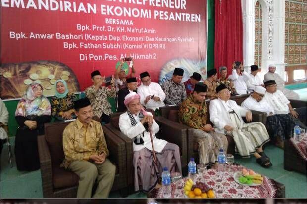 Bicara Ekonomi, Ma'ruf Amin Semangati Ribuan Santri di Brebes