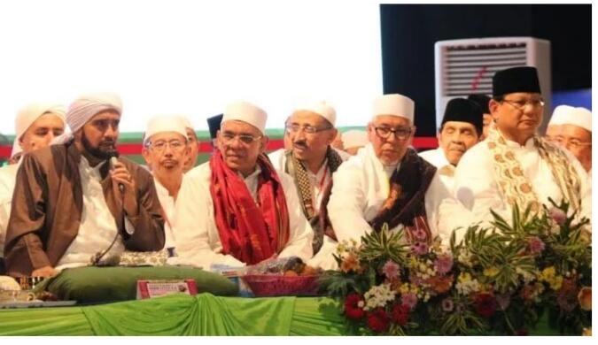 Viral! Habib Syech Menolak Salaman dan Pelukan @Prabowo, Eh Masih Nyosor Aja!