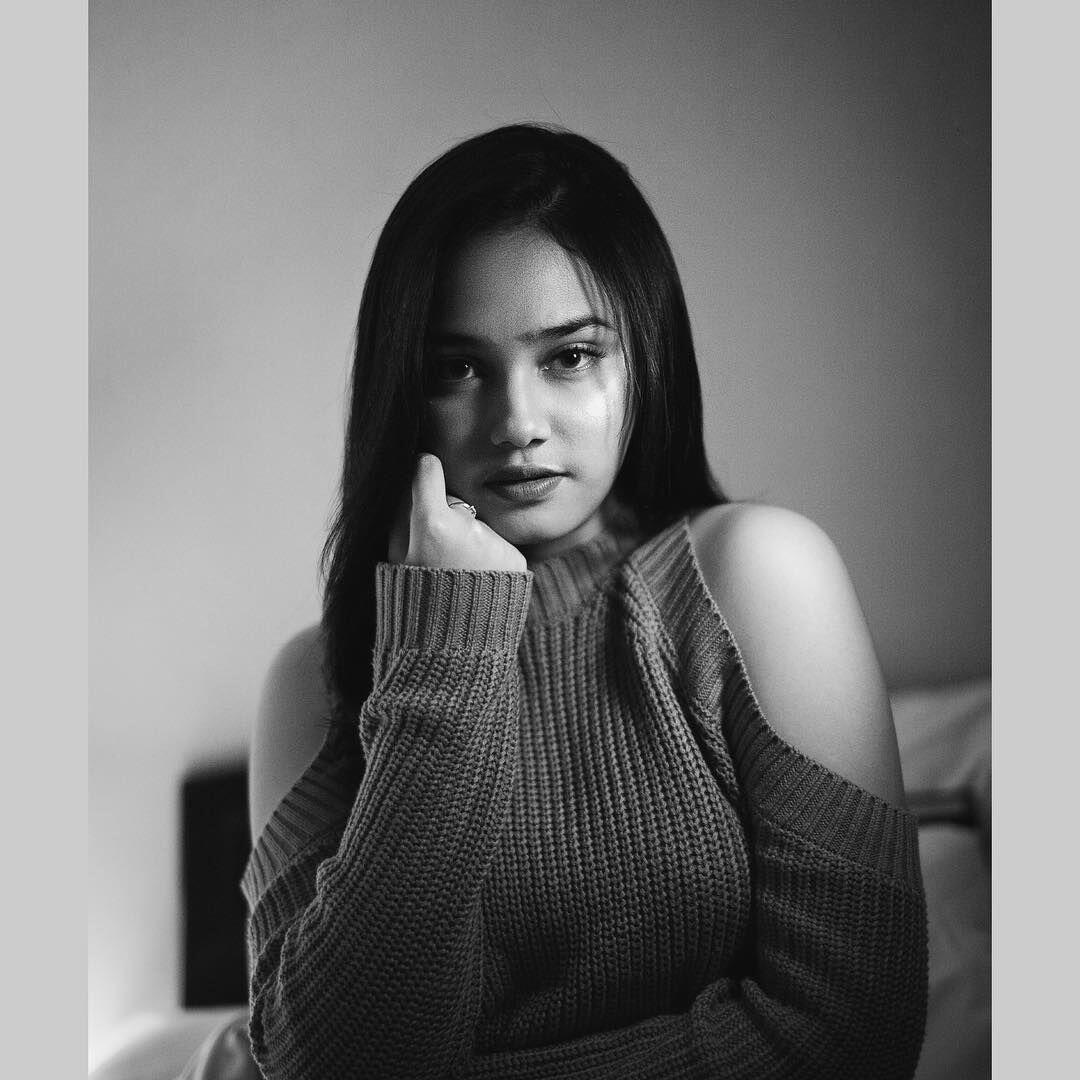 Sudah Dewasa, 10 Potret Syifa Hadju yang Makin Memesona