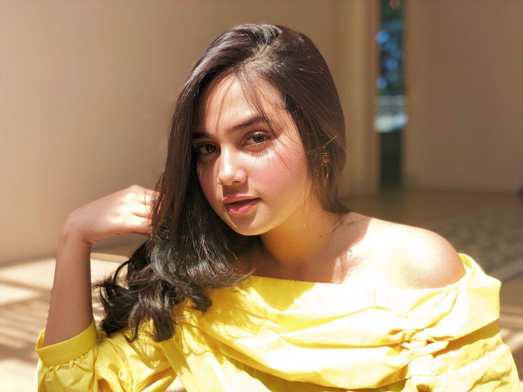Sudah Dewasa, 10 Potret Syifa Hadju yang Makin Memesona