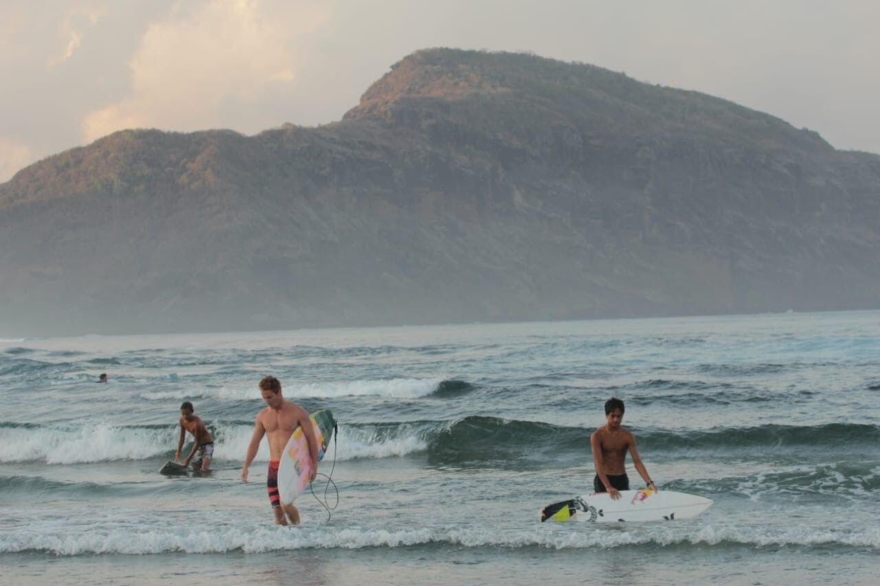 Mantap! Indonesia Potensi Jadi Destinasi Surfing Kelas Dunia Lho