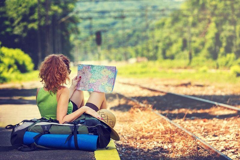 9 Bukti Cewek Doyan Traveling Harus Segera Kamu Lamar, Menang Banyak!