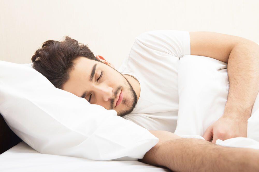 Bisa Jadi Pertanda Stres, Ini 7 Sebab Utama Kamu Mengigau Saat Tidur!