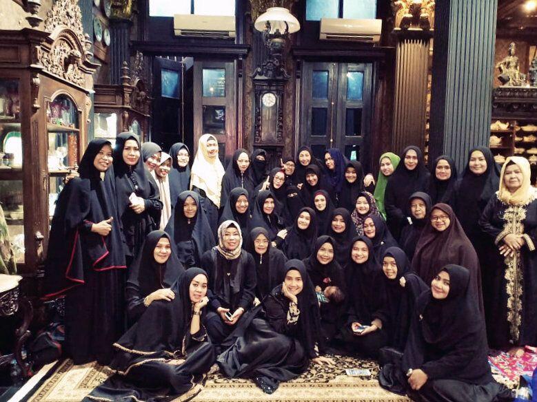 10 Potret Gaya Hidup Mulan Jameela setelah Berhijrah, Makin Syar'i