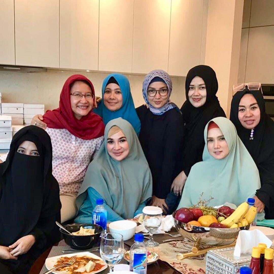 10 Potret Gaya Hidup Mulan Jameela setelah Berhijrah, Makin Syar'i