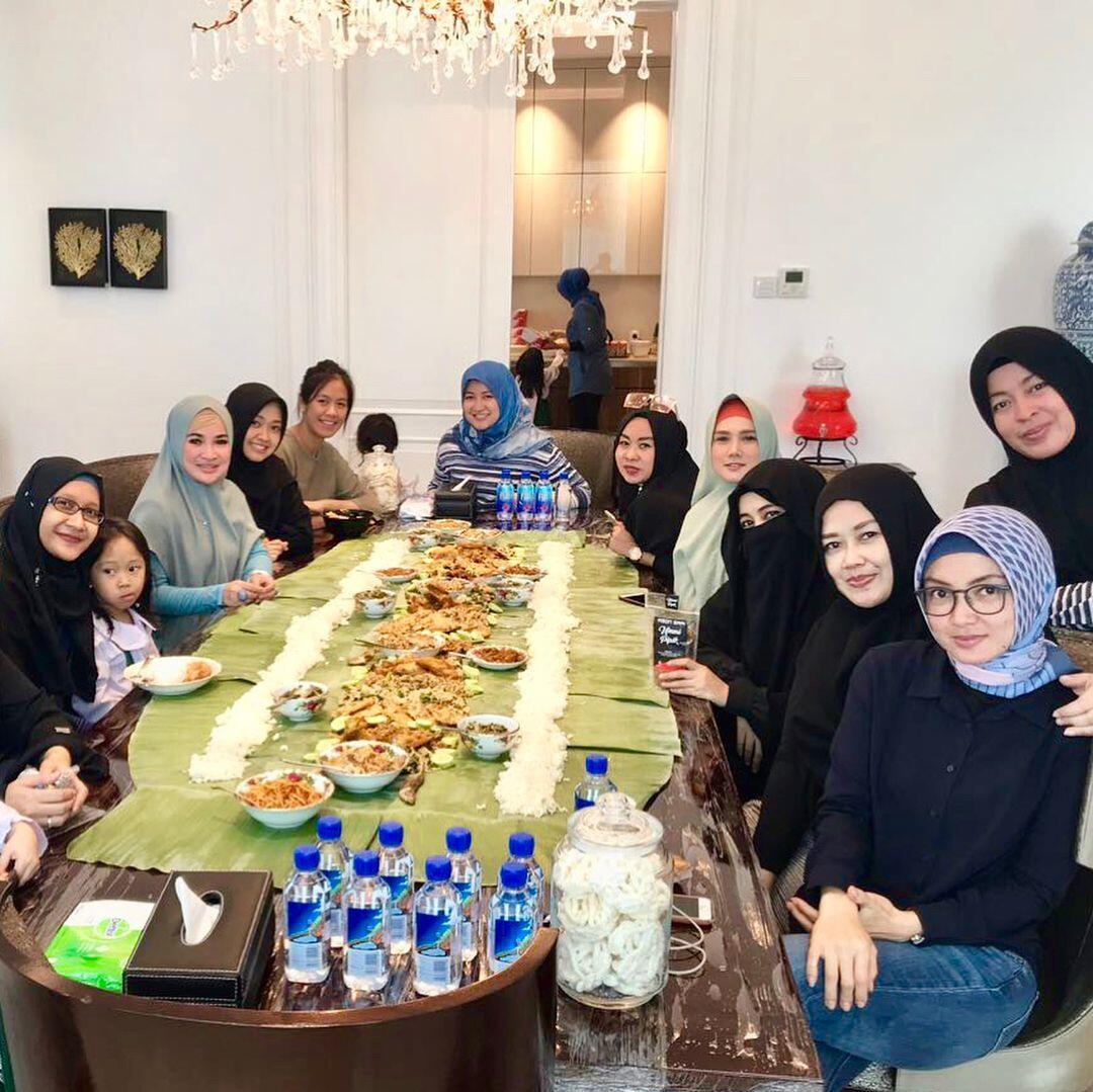 10 Potret Gaya Hidup Mulan Jameela setelah Berhijrah, Makin Syar'i