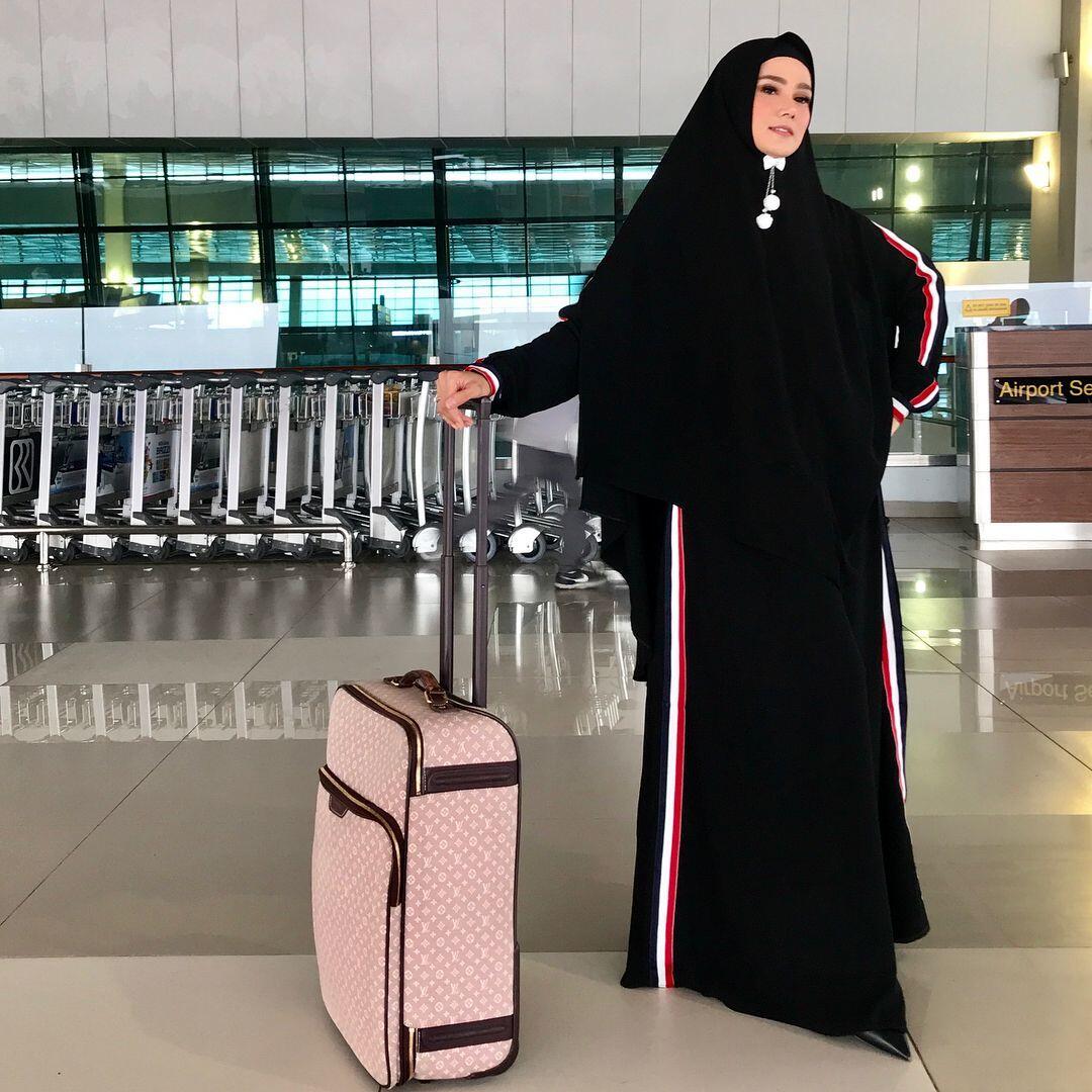 10 Potret Gaya Hidup Mulan Jameela setelah Berhijrah, Makin Syar'i