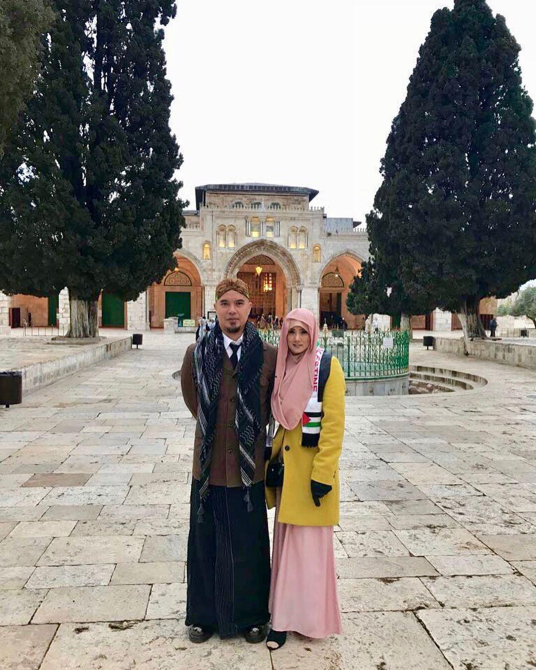 10 Potret Gaya Hidup Mulan Jameela setelah Berhijrah, Makin Syar'i