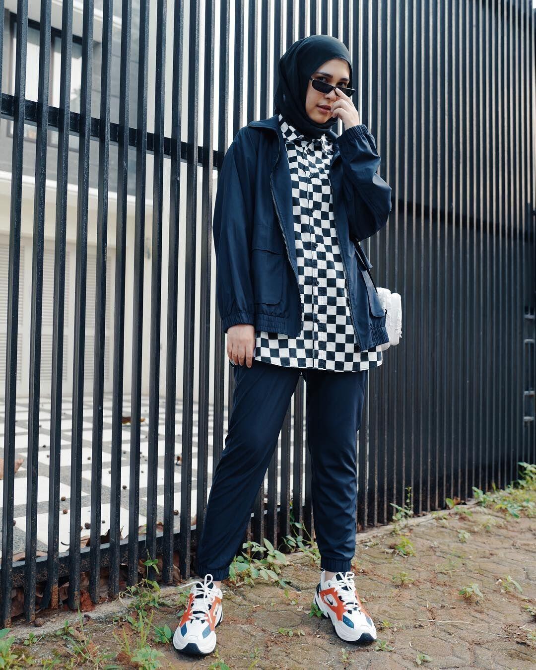 Gak Hanya Olahraga, 10 Mix & Match Track Jacket Buat Gaya Kekinian